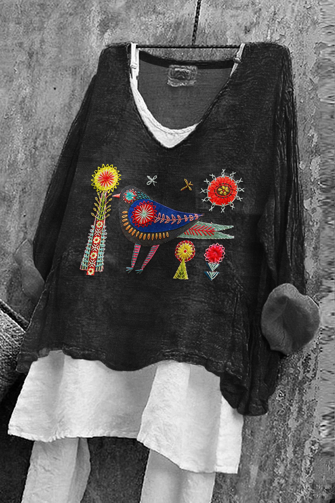 Women's Flower And Bird Embroidery Art Linen V-neck Shirt